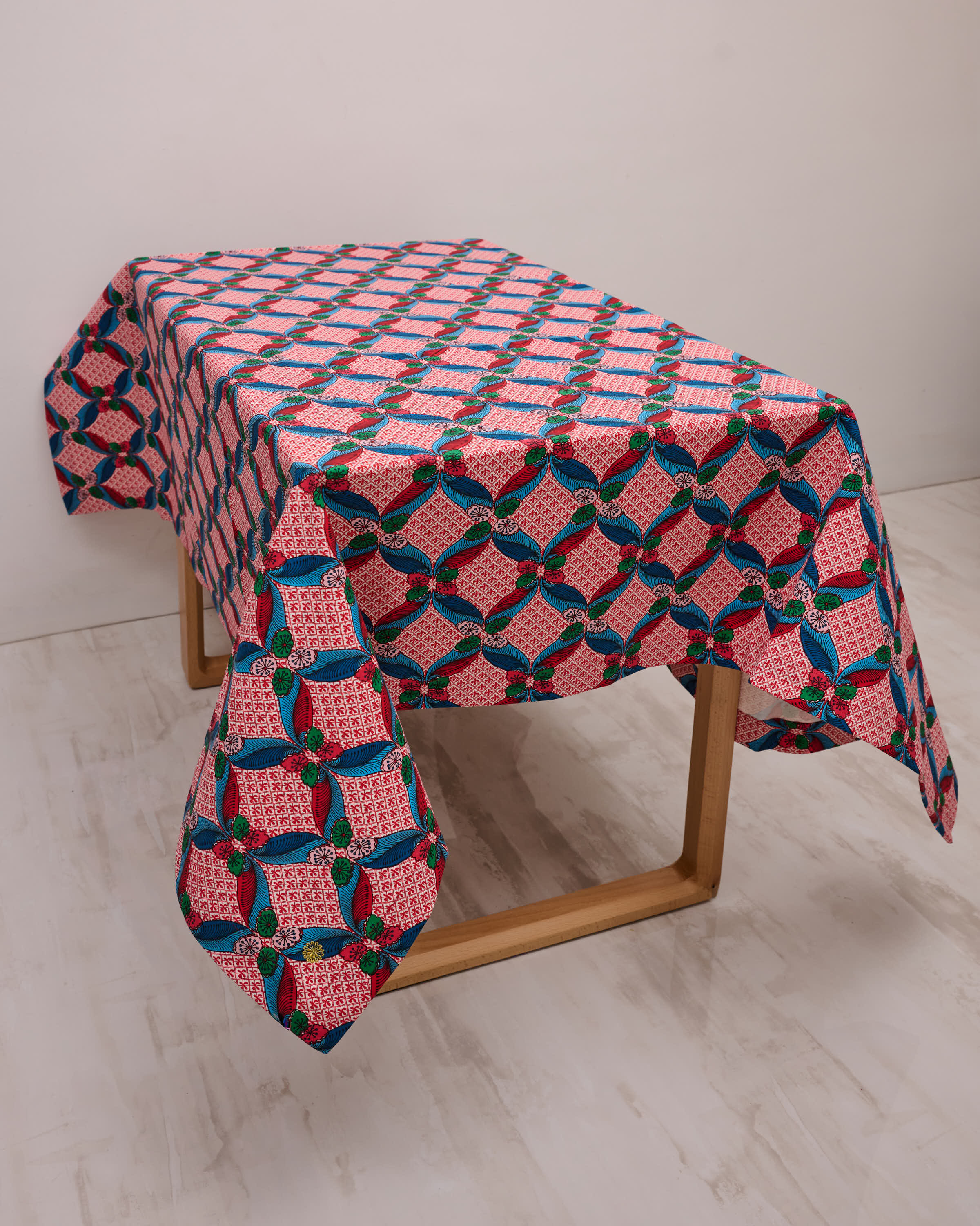 Square Table Cloth - Steal The Deal Red