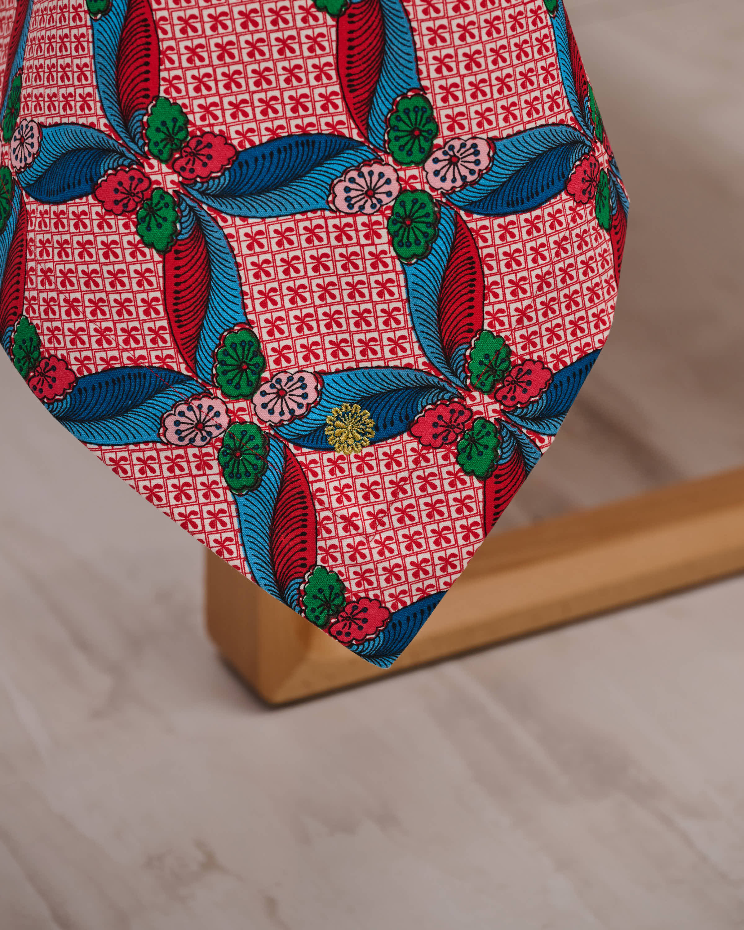 Square Table Cloth - Steal The Deal Red