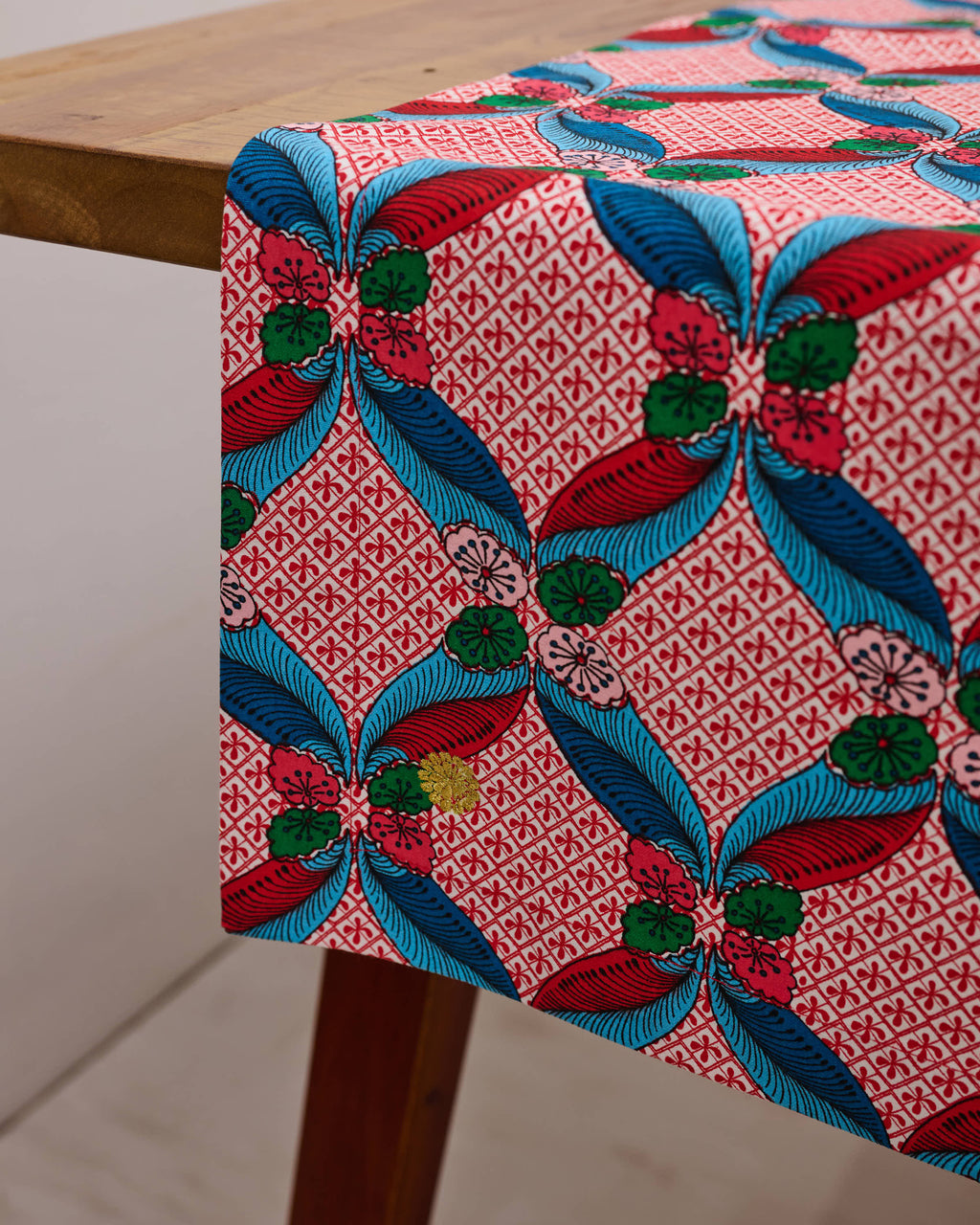 Table Runner - Seal The Deal Red