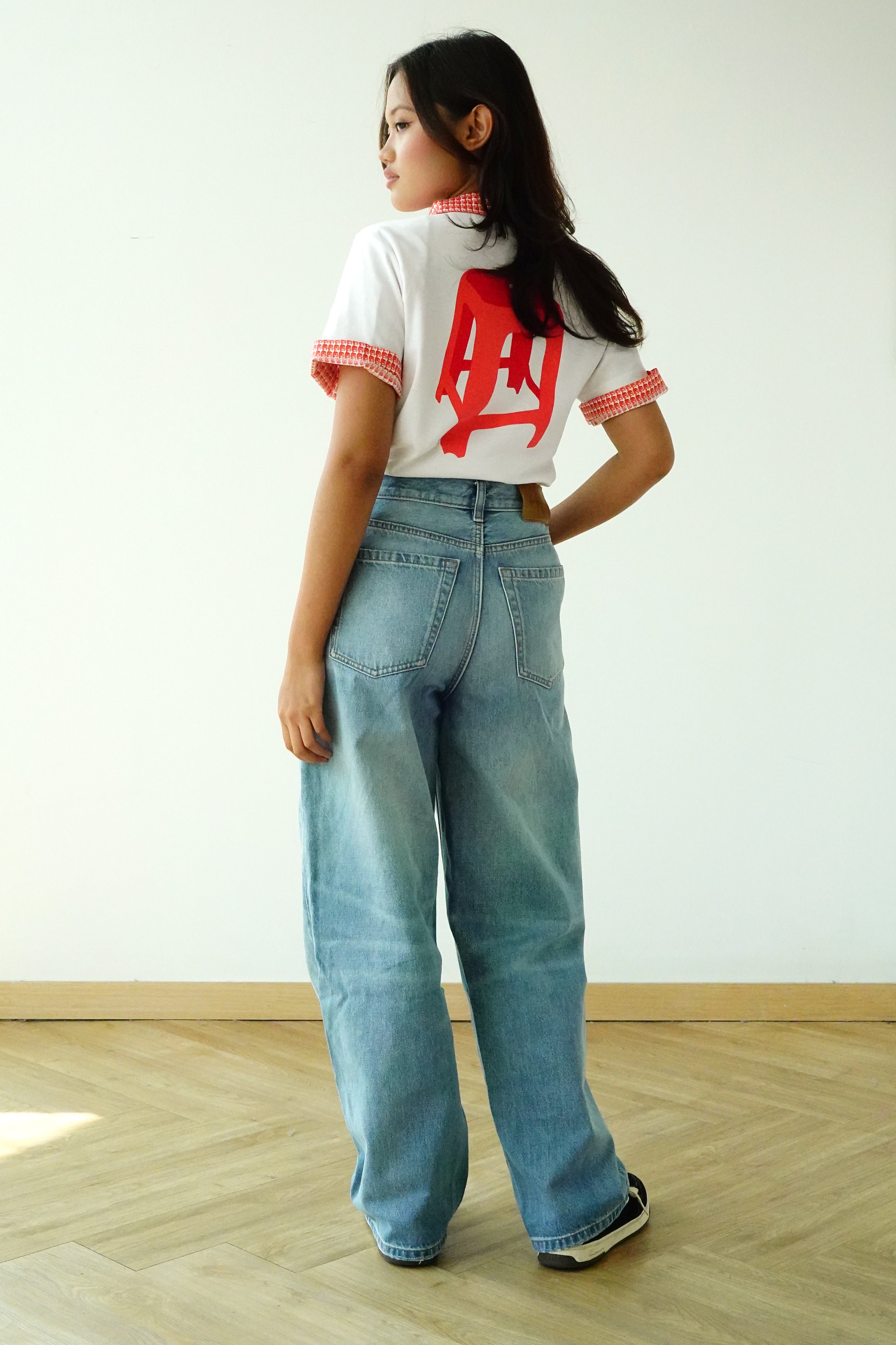 T-Shirt Sila Duduk Red - White
