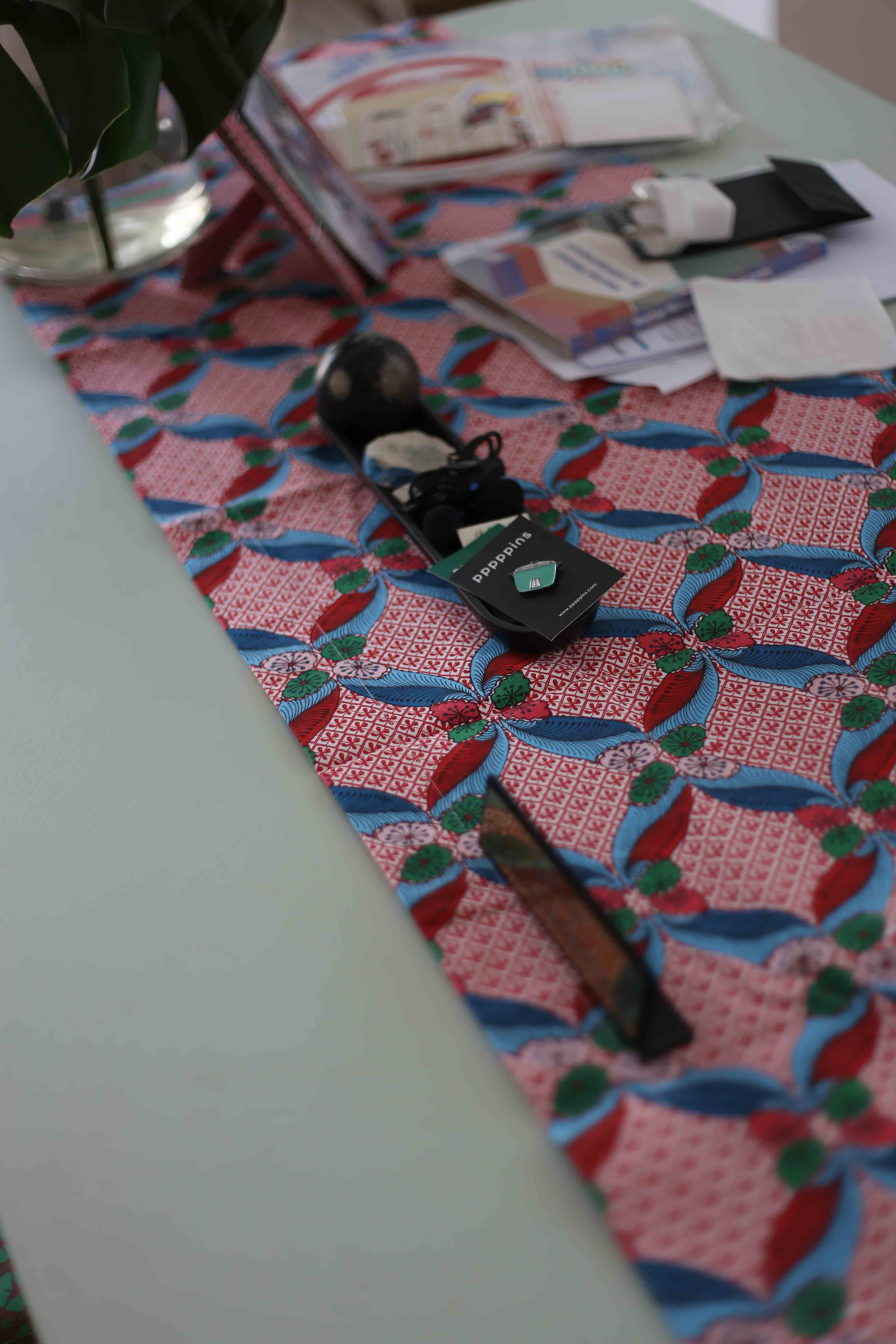 Table Runner - Seal The Deal Red