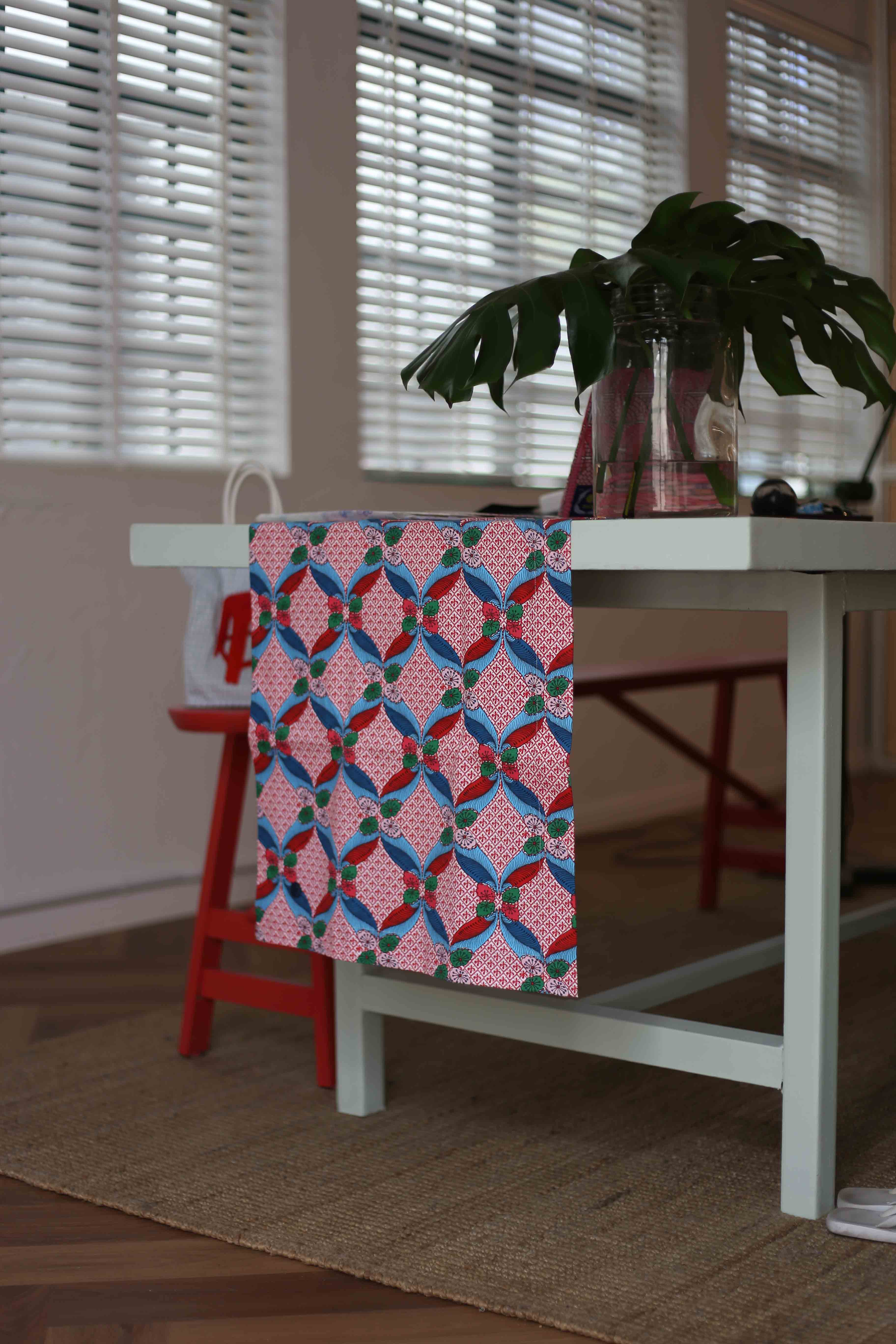 Table Runner - Seal The Deal Red